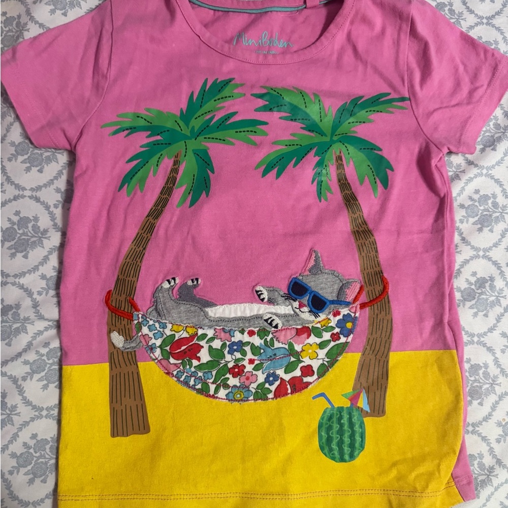MINI BODEN Girls Pink Graphic T-Shirt Cat Hammock Palm Trees Summer Tee 4-5Y